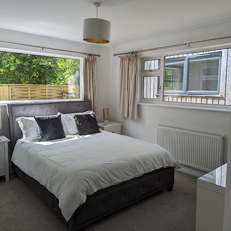 Peaceful Glastonbury Bungalow - Ideally Located Εξωτερικό φωτογραφία