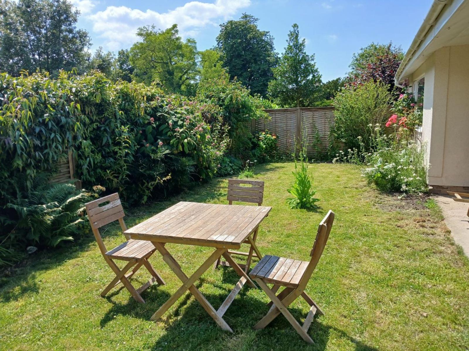 Peaceful Glastonbury Bungalow - Ideally Located Εξωτερικό φωτογραφία
